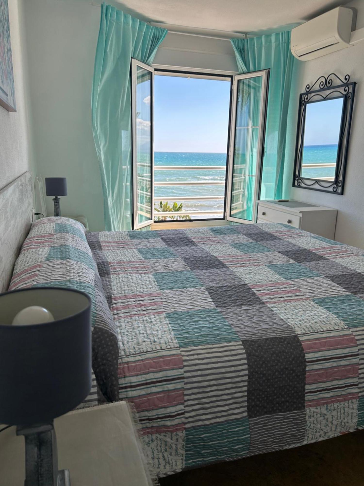 Apartamento Frente Al Mar,Primera Linea De Playa 린콘데라빅토리아 외부 사진