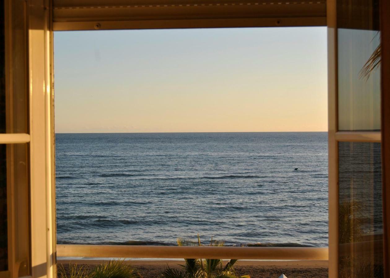 Apartamento Frente Al Mar,Primera Linea De Playa 린콘데라빅토리아 외부 사진
