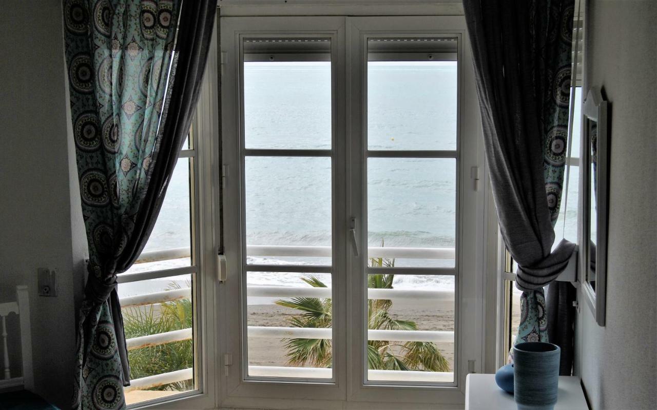 Apartamento Frente Al Mar,Primera Linea De Playa 린콘데라빅토리아 외부 사진